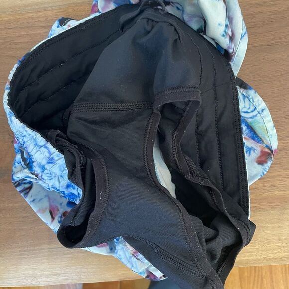 Lululemon Women’s Tracker Short V *4" Exposure Crystallize Multi Black size 4 - Picture 8 of 9
